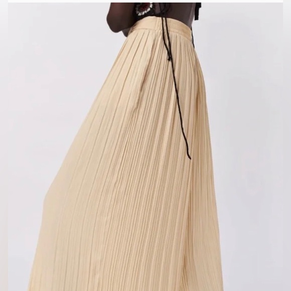 ZARA PLEATED PALAZZO PANTS - Picture 2 of 6